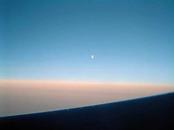 moon_from_airplane_window_3